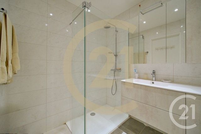 Appartement T4 à vendre - 4 pièces - 107.75 m2 - LYON - 69008 - RHONE-ALPES - Century 21 Hestia Ldi