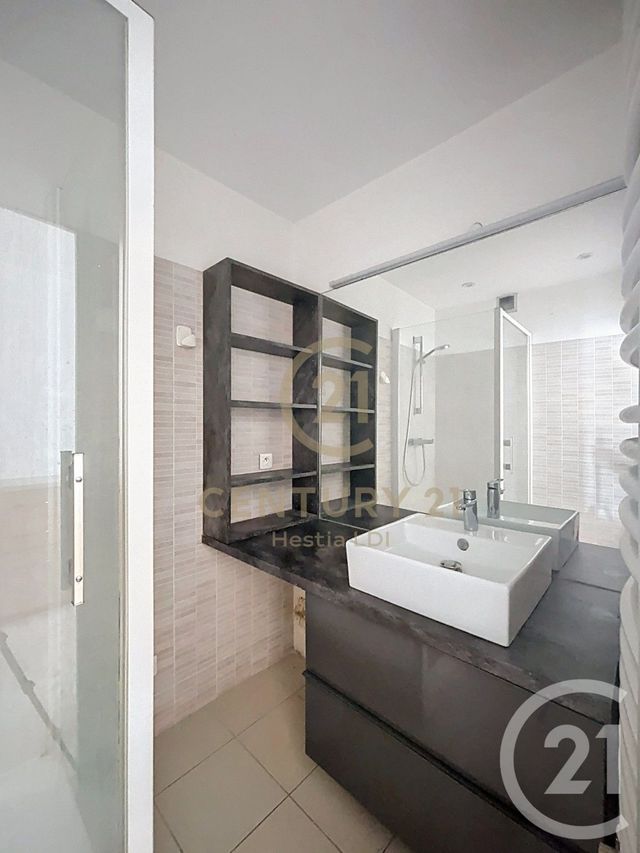 Appartement F3 à vendre - 3 pièces - 57.0 m2 - LYON - 69008 - RHONE-ALPES - Century 21 Hestia Ldi