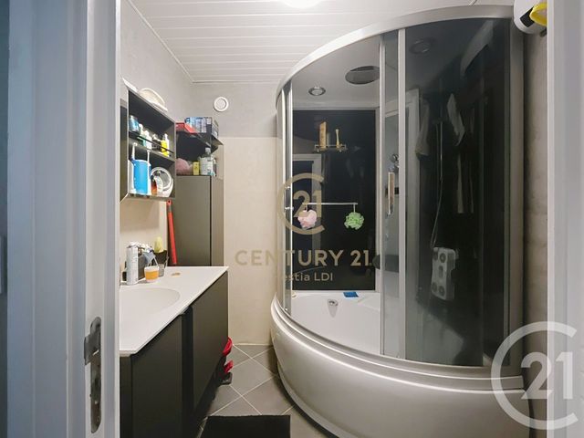 Afficher la photo en grand Appartement F3 à vendre - 3 pièces - 74.76 m2 - VENISSIEUX - 69 - RHONE-ALPES - Century 21 Hestia Ldi