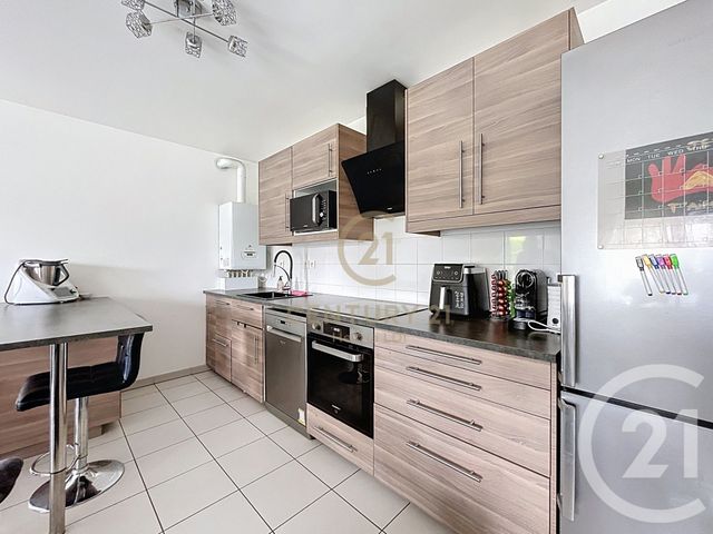 Afficher la photo en grand Appartement F3 à vendre - 3 pièces - 70.0 m2 - DECINES CHARPIEU - 69 - RHONE-ALPES - Century 21 Hestia Ldi