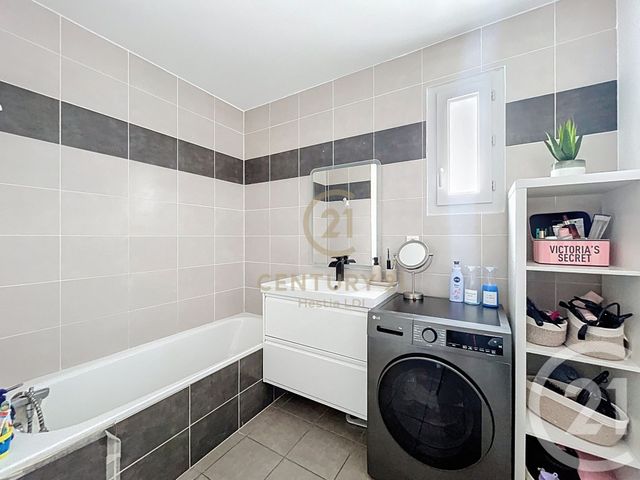 Afficher la photo en grand Appartement F3 à vendre - 3 pièces - 70.0 m2 - DECINES CHARPIEU - 69 - RHONE-ALPES - Century 21 Hestia Ldi