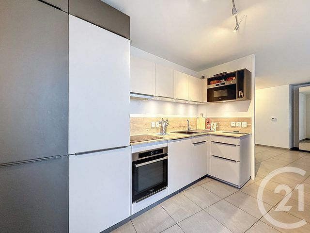 Appartement F4 à louer - 4 pièces - 101.5 m2 - LYON - 69008 - RHONE-ALPES - Century 21 Hestia Ldi