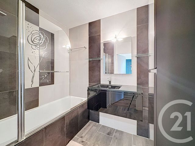 Appartement F3 à louer - 3 pièces - 69.35 m2 - LYON - 69008 - RHONE-ALPES - Century 21 Hestia Ldi