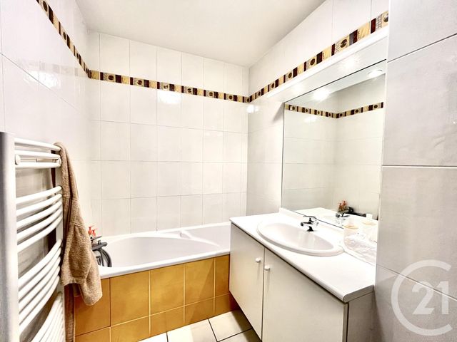 Appartement T3 à vendre - 3 pièces - 68.0 m2 - VILLEURBANNE - 69 - RHONE-ALPES - Century 21 Hestia Ldi