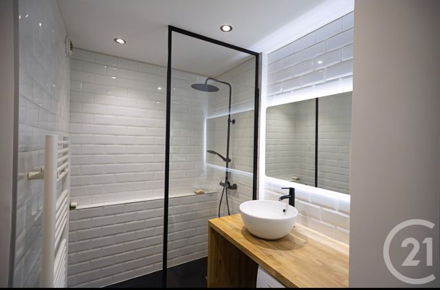 Appartement F3 à vendre - 3 pièces - 66.0 m2 - LYON - 69008 - RHONE-ALPES - Century 21 Hestia Ldi