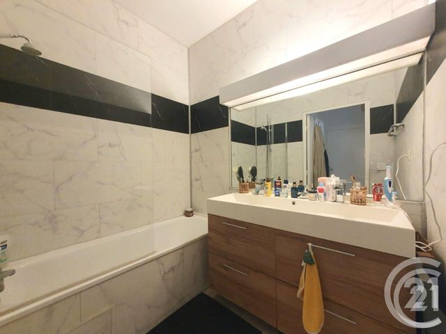 Appartement F3 à vendre - 3 pièces - 69.68 m2 - LYON - 69003 - RHONE-ALPES - Century 21 Hestia Ldi