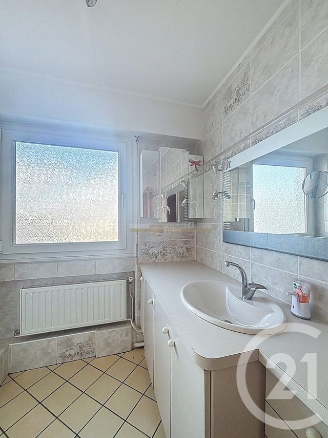 Afficher la photo en grand Appartement F4 à vendre - 4 pièces - 78.4 m2 - LYON - 69007 - RHONE-ALPES - Century 21 Hestia Ldi