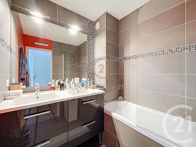 Afficher la photo en grand Appartement T5 à vendre - 4 pièces - 106.0 m2 - LYON - 69008 - RHONE-ALPES - Century 21 Hestia Ldi