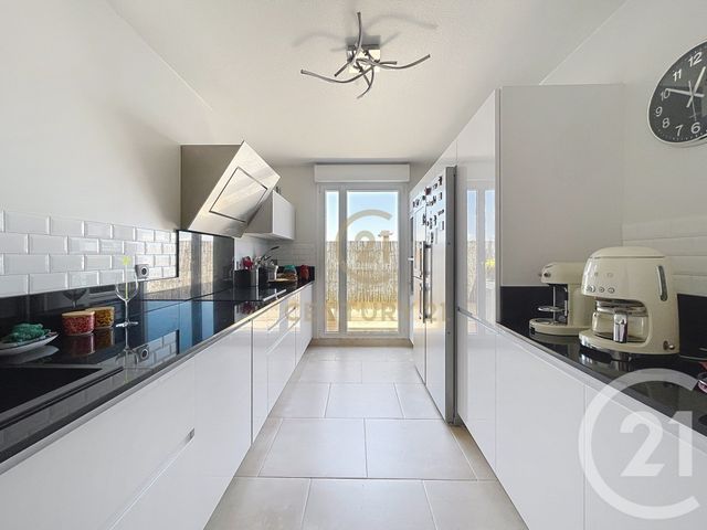 Afficher la photo en grand Appartement T5 à vendre - 4 pièces - 106.0 m2 - LYON - 69008 - RHONE-ALPES - Century 21 Hestia Ldi