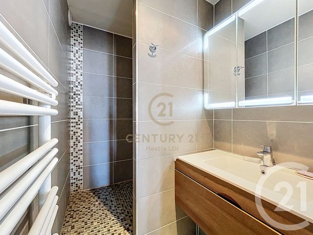 Afficher la photo en grand Appartement T5 à vendre - 4 pièces - 106.0 m2 - LYON - 69008 - RHONE-ALPES - Century 21 Hestia Ldi