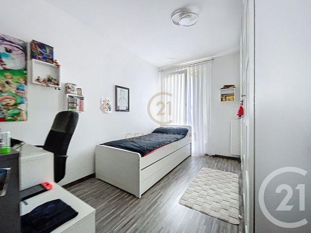 Appartement F3 à vendre - 3 pièces - 77.0 m2 - VAULX EN VELIN - 69 - RHONE-ALPES - Century 21 Hestia Ldi