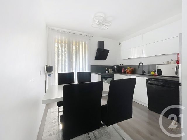 Appartement F3 à vendre - 3 pièces - 77.0 m2 - VAULX EN VELIN - 69 - RHONE-ALPES - Century 21 Hestia Ldi