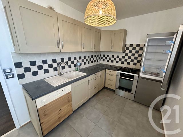 Appartement F2 à louer - 2 pièces - 54.06 m2 - BRON - 69 - RHONE-ALPES - Century 21 Hestia Ldi