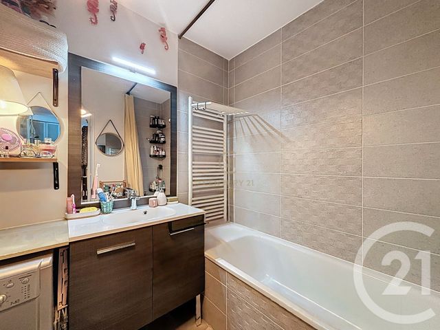 Appartement F3 à vendre - 3 pièces - 59.0 m2 - LYON - 69007 - RHONE-ALPES - Century 21 Hestia Ldi