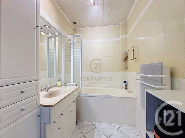 Appartement F3 à vendre - 3 pièces - 76.09 m2 - LYON - 69008 - RHONE-ALPES - Century 21 Hestia Ldi