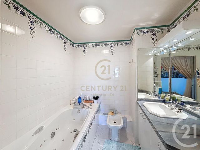 Appartement T4 à vendre - 4 pièces - 109.94 m2 - LYON - 69004 - RHONE-ALPES - Century 21 Hestia Ldi