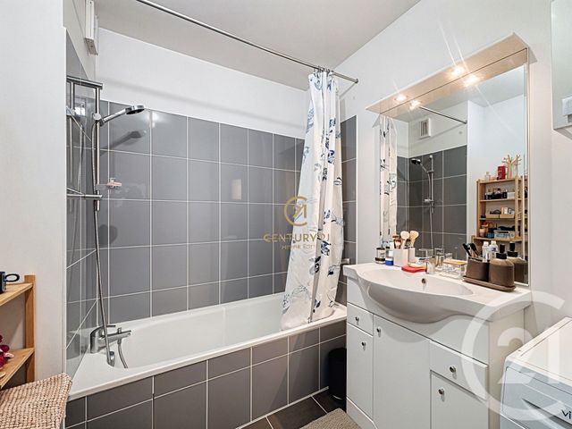 Appartement F3 à vendre - 3 pièces - 69.9 m2 - LYON - 69008 - RHONE-ALPES - Century 21 Hestia Ldi