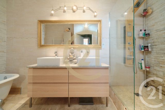 Appartement T4 à vendre - 4 pièces - 97.81 m2 - LYON - 69008 - RHONE-ALPES - Century 21 Hestia Ldi