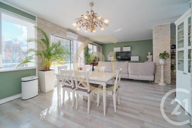 Appartement T4 à vendre - 4 pièces - 97.81 m2 - LYON - 69008 - RHONE-ALPES - Century 21 Hestia Ldi