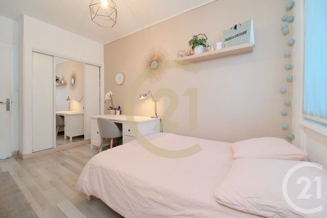 Appartement T4 à vendre - 4 pièces - 97.81 m2 - LYON - 69008 - RHONE-ALPES - Century 21 Hestia Ldi