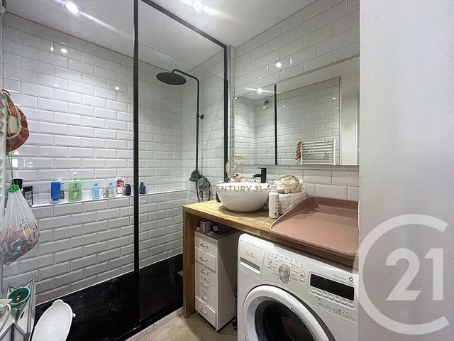 Appartement à vendre - 3 pièces - 66.37 m2 - LYON - 69008 - RHONE-ALPES - Century 21 Hestia Ldi