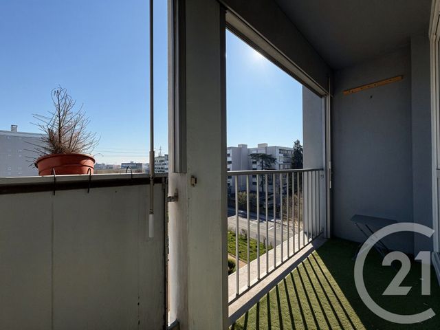 Appartement F4 à louer - 4 pièces - 64.66 m2 - VENISSIEUX - 69 - RHONE-ALPES - Century 21 Hestia Ldi