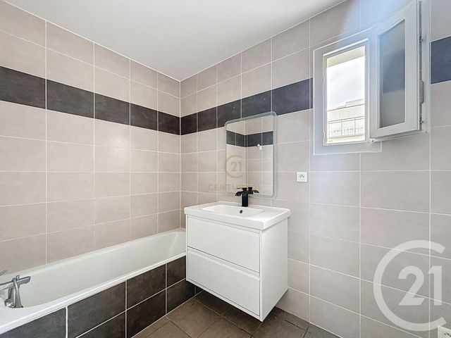 Appartement F3 à vendre - 3 pièces - 70.0 m2 - DECINES CHARPIEU - 69 - RHONE-ALPES - Century 21 Hestia Ldi