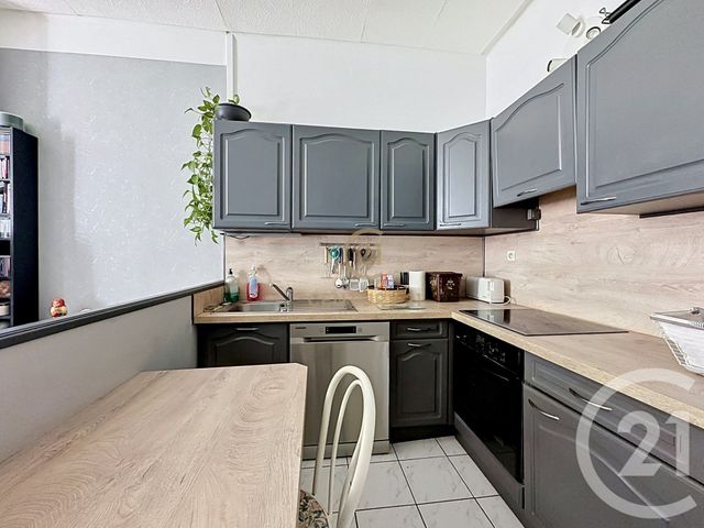 Appartement à vendre - 2 pièces - 42.0 m2 - LYON - 69008 - RHONE-ALPES - Century 21 Hestia Ldi