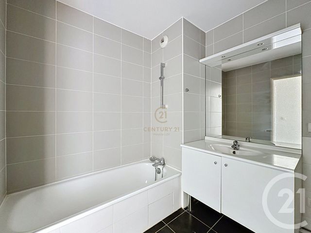 Appartement F3 à vendre - 3 pièces - 68.41 m2 - LYON - 69008 - RHONE-ALPES - Century 21 Hestia Ldi