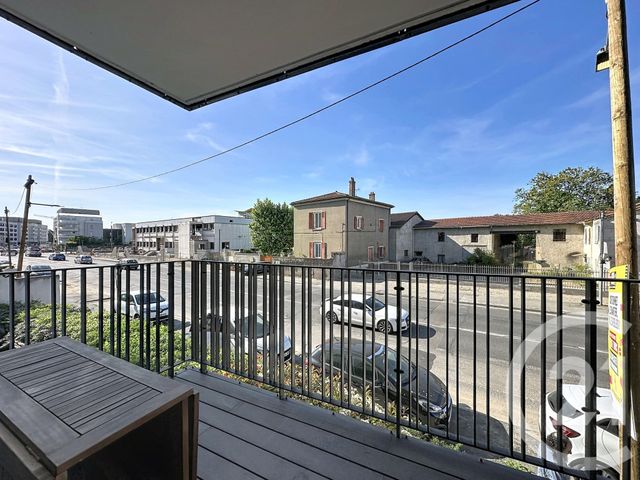 Appartement T2 à louer - 2 pièces - 37.75 m2 - BRON - 69 - RHONE-ALPES - Century 21 Hestia Ldi