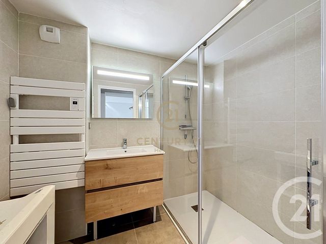Appartement F4 à louer - 4 pièces - 90.78 m2 - LYON - 69008 - RHONE-ALPES - Century 21 Hestia Ldi
