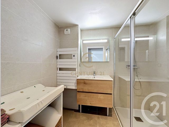 Appartement F4 à louer - 4 pièces - 90.78 m2 - LYON - 69008 - RHONE-ALPES - Century 21 Hestia Ldi