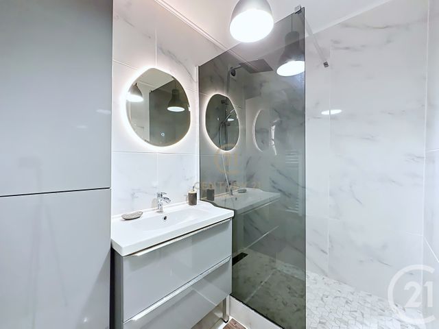 Appartement T3 à vendre - 3 pièces - 79.54 m2 - LYON - 69008 - RHONE-ALPES - Century 21 Hestia Ldi