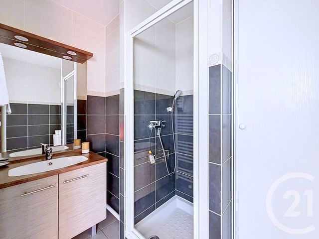 Appartement T3 à vendre - 3 pièces - 62.13 m2 - LYON - 69008 - RHONE-ALPES - Century 21 Hestia Ldi