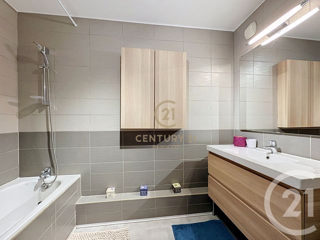 Appartement F5 à vendre - 5 pièces - 113.27 m2 - LYON - 69008 - RHONE-ALPES - Century 21 Hestia Ldi