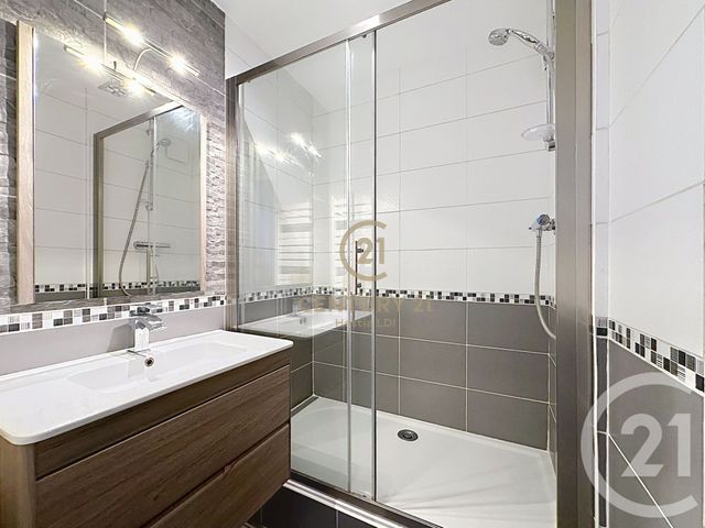 Appartement F5 à vendre - 5 pièces - 113.27 m2 - LYON - 69008 - RHONE-ALPES - Century 21 Hestia Ldi