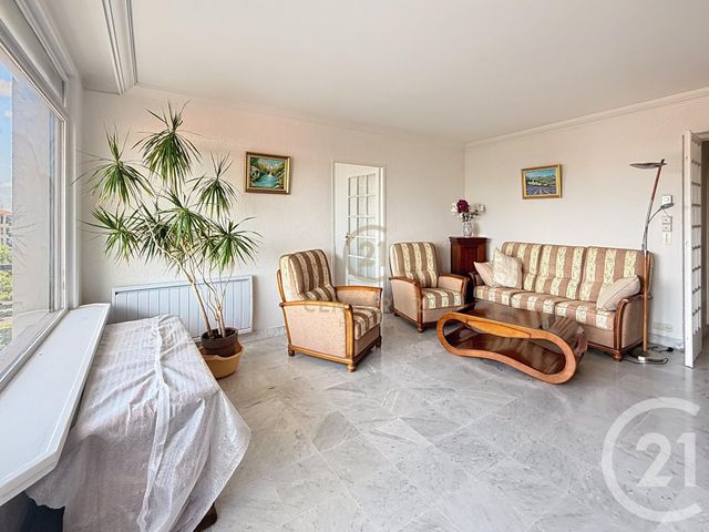 Appartement T3 à vendre - 3 pièces - 79.48 m2 - BRON - 69 - RHONE-ALPES - Century 21 Hestia Ldi