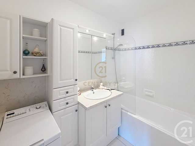 Appartement T3 à vendre - 3 pièces - 79.48 m2 - BRON - 69 - RHONE-ALPES - Century 21 Hestia Ldi
