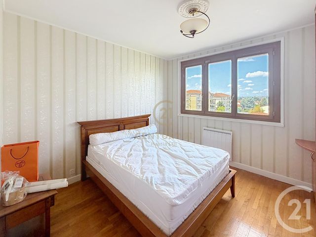 Appartement T3 à vendre - 3 pièces - 79.48 m2 - BRON - 69 - RHONE-ALPES - Century 21 Hestia Ldi