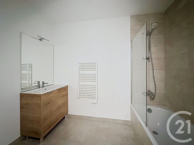 Appartement T3 à louer - 3 pièces - 63.88 m2 - LYON - 69008 - RHONE-ALPES - Century 21 Hestia Ldi