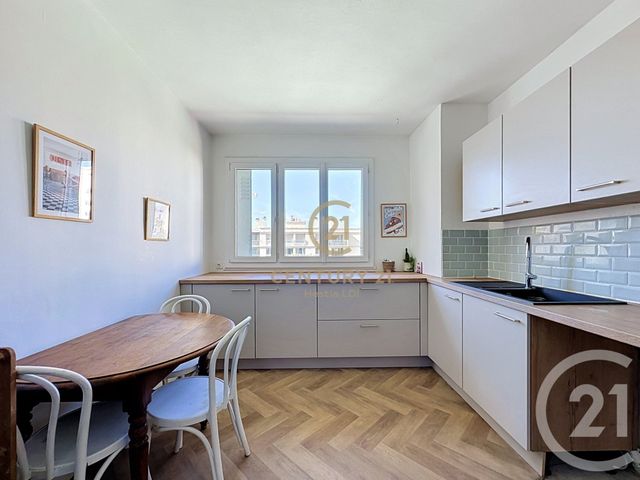 Appartement F4 à vendre - 4 pièces - 99.58 m2 - LYON - 69008 - RHONE-ALPES - Century 21 Hestia Ldi