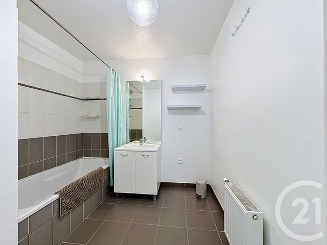 Appartement T3 à louer - 3 pièces - 65.99 m2 - ST PRIEST - 69 - RHONE-ALPES - Century 21 Hestia Ldi