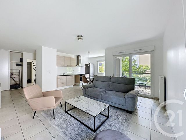 Appartement T3 à louer - 3 pièces - 65.99 m2 - ST PRIEST - 69 - RHONE-ALPES - Century 21 Hestia Ldi