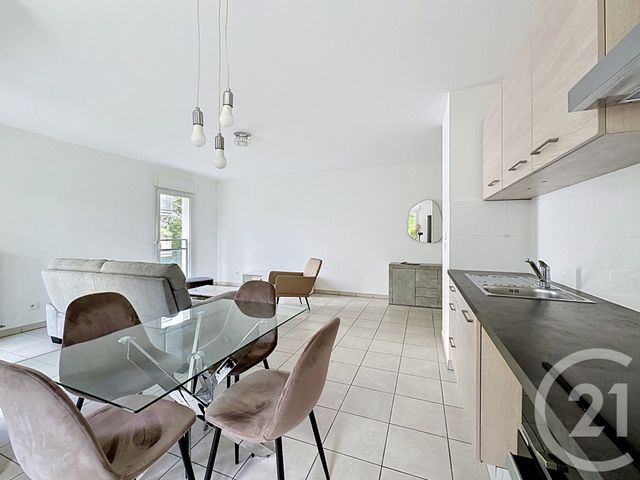 Appartement T3 à louer - 3 pièces - 65.99 m2 - ST PRIEST - 69 - RHONE-ALPES - Century 21 Hestia Ldi