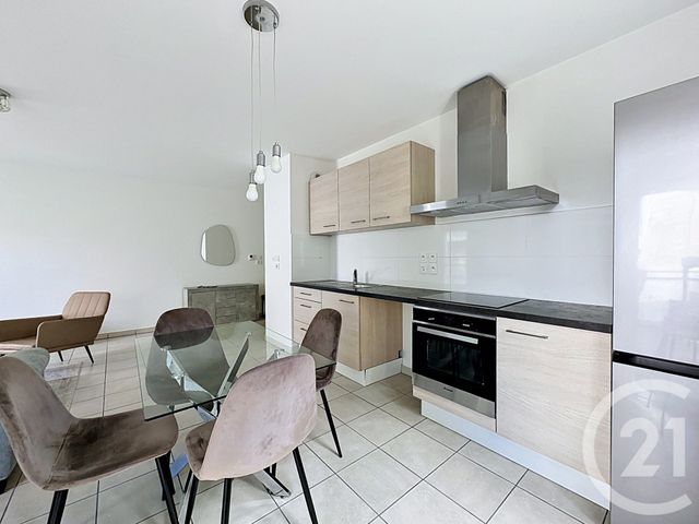Appartement T3 à louer - 3 pièces - 65.99 m2 - ST PRIEST - 69 - RHONE-ALPES - Century 21 Hestia Ldi