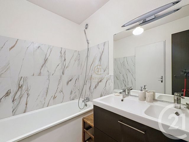 Appartement F5 à vendre - 5 pièces - 122.97 m2 - LYON - 69008 - RHONE-ALPES - Century 21 Hestia Ldi