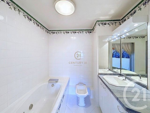 Appartement T4 à vendre - 4 pièces - 109.94 m2 - LYON - 69004 - RHONE-ALPES - Century 21 Hestia Ldi