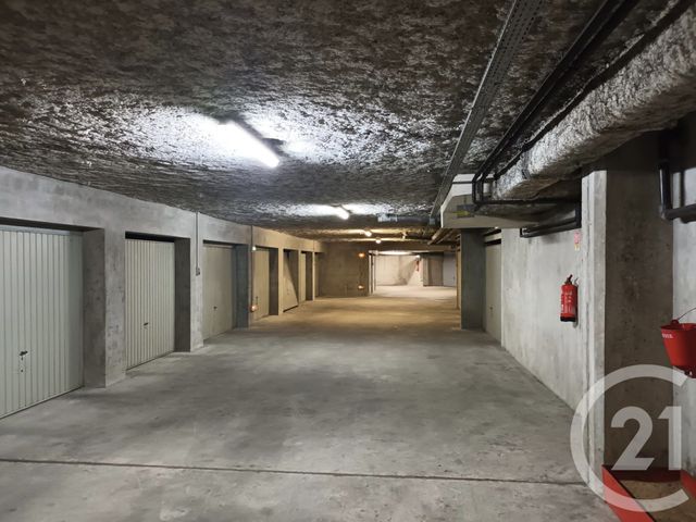 parking à louer - 13.0 m2 - LYON - 69008 - RHONE-ALPES - Century 21 Hestia Ldi