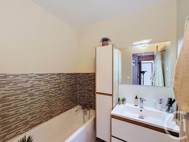 Appartement F4 à vendre - 4 pièces - 73.56 m2 - VILLEURBANNE - 69 - RHONE-ALPES - Century 21 Hestia Ldi