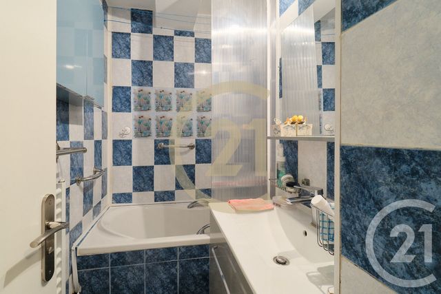 Appartement T4 à vendre - 4 pièces - 65.69 m2 - LYON - 69008 - RHONE-ALPES - Century 21 Hestia Ldi